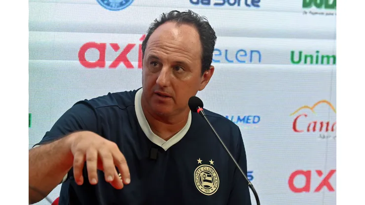 Rogério Ceni durante entrevista coletiva após confronto contra o Vitória no Campeonato Baiano.