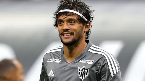 Gustavo Scarpa jogador do Atlético-MG durante aquecimento antes da partida contra o Cruzeiro no estádio Arena MRV pelo campeonato Mineiro 2024. Meia foi elogiado no Galo. Foto: Gilson Lobo/AGIF
