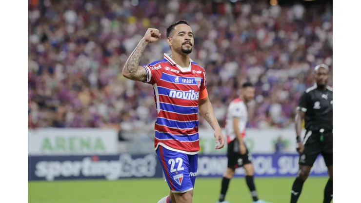 Pikachu jogador do Fortaleza comemora seu gol durante partida contra o Nacional Potosi no estadio Arena Castelao pelo campeonato Copa Sul-Americana 2024. Lucas Emanuel/AGIF