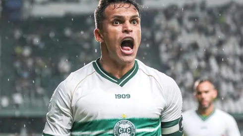 PR – CURITIBA – 04/02/2024 – PARANAENSE 2024, CORITIBA X ANDRAUS – Robson jogador do Coritiba comemora seu gol durante partida contra o Andraus no estadio Couto Pereira pelo campeonato Paranaense 2024. Foto: Robson Mafra/AGIF