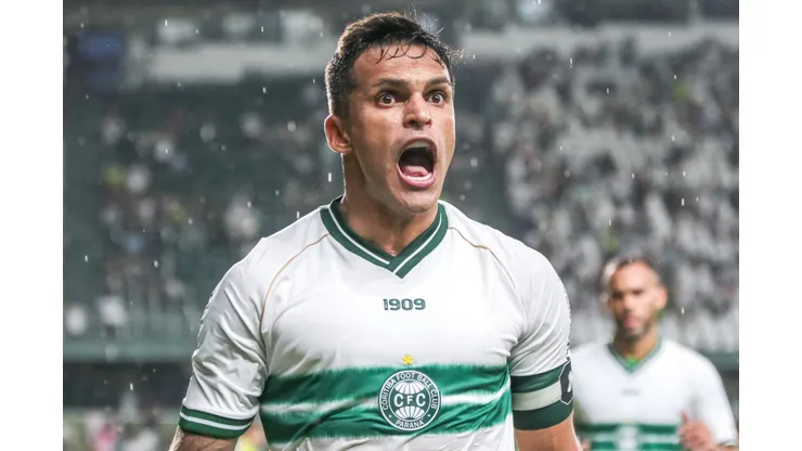 PR - CURITIBA - 04/02/2024 - PARANAENSE 2024, CORITIBA X ANDRAUS - Robson jogador do Coritiba comemora seu gol durante partida contra o Andraus no estadio Couto Pereira pelo campeonato Paranaense 2024. Foto: Robson Mafra/AGIF