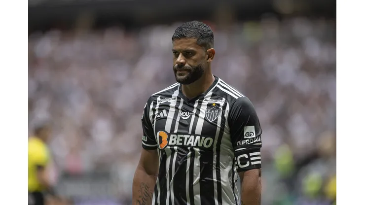 Hulk abordou o adversário após o final do primeiro tempo.
