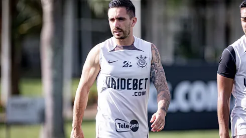 Igor Coronado durante um treinamento do Corinthians no CT Joaquim Grava.