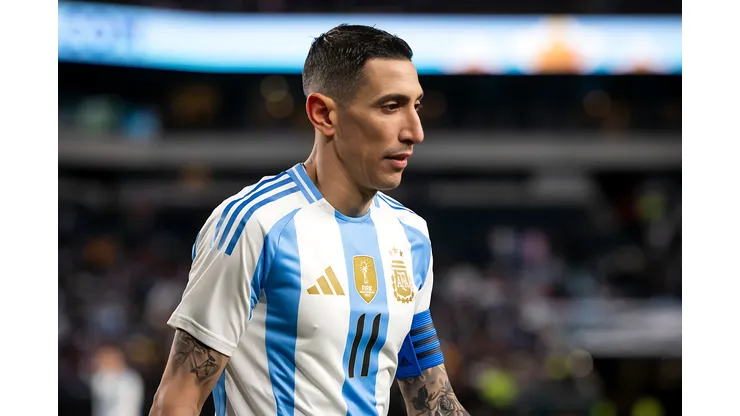 Ángel Di Maria #11 of Argentina goes to take the corner kick in the second half of the International Friendly match against El Salvador at Lincoln Financial Field on March 22, 2024 in Philadelphia, Pennsylvania. Argentino pode ser contratado. (Photo by Ira L. Black/Getty Images)