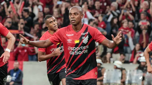 Fernandinho jogador do Athletico-PR comemora seu gol. Robson Mafra/AGIF