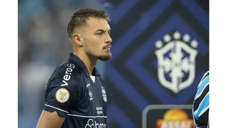 Gabriel Grando goleiro do Gremio durante partida contra o Internacional no estadio Arena do Gremio pelo campeonato BRASILEIRO A 2023. Atleta pode deixar o clube. Foto: Pedro H. Tesch/AGIF