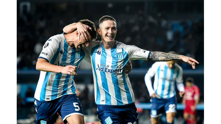 Anibal Moreno of Racing Club celebrates with teammate Juan Nardoni after scoring the team's third goal during a Copa CONMEBOL Libertadores 2023 Group A match between Racing Club and Ñublense at Presidente Peron Stadium on June 28, 2023 in Avellaneda, Argentina. Ex-parça de Aníbal pode chegar ao Inter. (Photo by Marcelo Endelli / Getty Images)