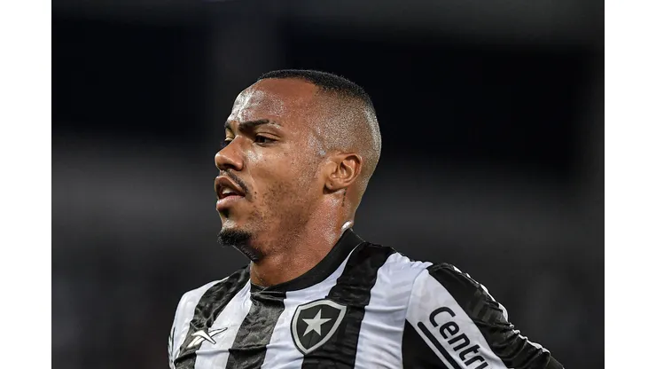 Marlon Freitas segue no Botafogo. Foto: Thiago Ribeiro/AGIF