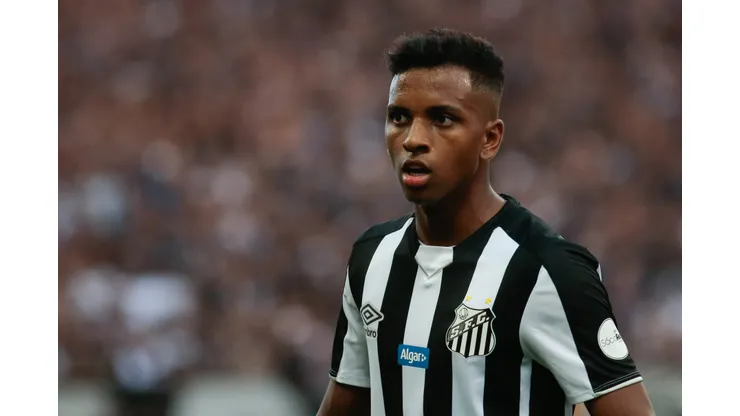 Rodrygo jogando pelo Santos durante partida contra o Corinthians no estádio Arena Corinthians pelo campeonato Paulista 2019