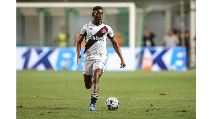 Léo é um dos destaques da defesa do Vasco - Foto: Gilson Lobo/AGIF