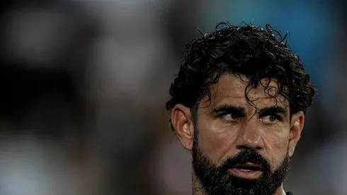 Diego Costa jogador do Botafogo durante aquecimento antes da partida contra o Defensa y Justicia no estadio Engenhao pelo campeonato Copa Sul-Americana 2023. Atacante foi cotado no Verdão. Foto: Thiago Ribeiro/AGIF