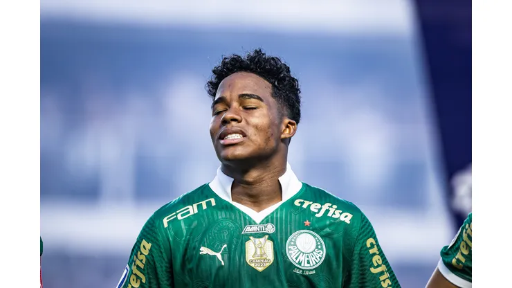 Endrick jogador do Palmeiras lamenta durante partida contra o Santos no estadio Vila Belmiro pelo campeonato Paulista 2024. Jornalista disparou sobre o camisa 9. Foto: Abner Dourado/AGIF