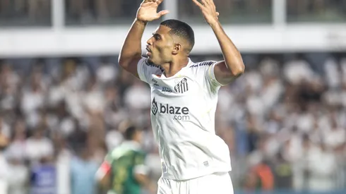 Joaquim jogador do Santos durante partida contra o Palmeiras no estadio Vila Belmiro pelo campeonato Paulista 2024. Reinaldo Campos/AGIF