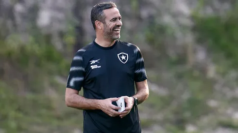 Foto: Vitor Silva/Botafogo – Artur Jorge em seu primeiro treinamento à frente do Botafogo na última sexta-feira (5).