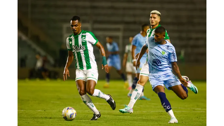 Caique jogador do Juventude durante partida contra o Ypiranga no estadio Alfredo Jaconi pelo campeonato Gaucho 2024. Atleta pode fechar com o Vascão. Foto: Luiz Erbes/AGIF