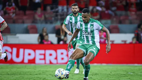 Caique jogador do Juventude durante partida contra o Internacional no estadio Beira-Rio pelo campeonato Gaucho 2024. Atleta pode chegar ao Imortal. Foto: Maxi Franzoi/AGIF