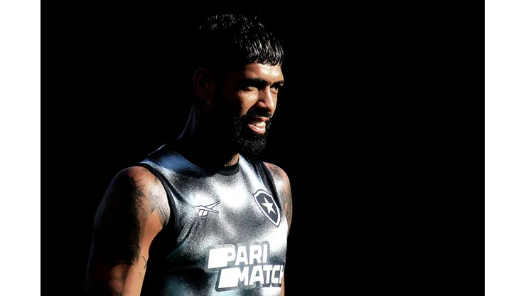 Barboza, com a camisa do Botafogo, em treinamento no CT do clube em fevereiro de 2024.