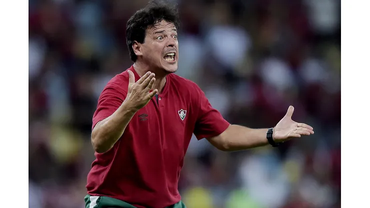 Diniz indicou que o campo irregular colaborou para os sucessivos erros do Fluminense na partida.