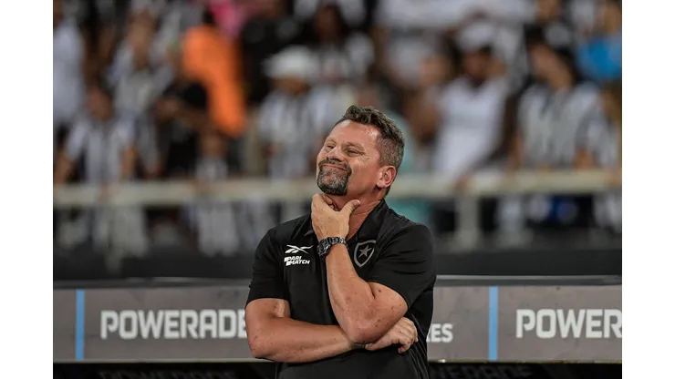 Fabio Matias técnico do Botafogo durante partida contra o Junior Barranquilla no estádio Engenhão pelo campeonato Copa Libertadores.