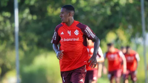 Robert Renan, zagueiro do Internacional – Foto: Reprodução/Ricardo Duarte/Internacional