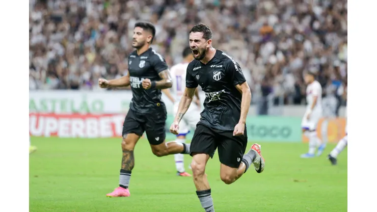 Facundo Castro jogador do Ceara comemora seu gol durante partida contra o Itabaiana no estadio Arena Castelao pelo campeonato Copa Do Nordeste 2024. Lucas Emanuel/AGIF