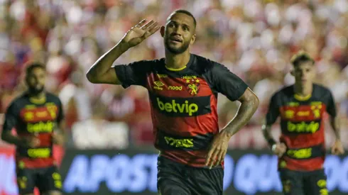 Gustavo Coutinho jogador do Sport comemora seu gol durante partida contra o Nautico no estadio Aflitos pelo campeonato Pernambucano 2024. Rafael Vieira/AGIF