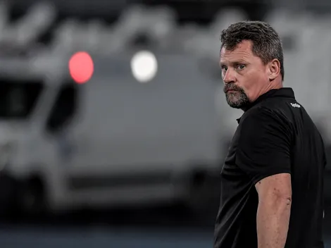 Botafogo negocia novo vínculo de Fábio Matias após chegada de Artur Jorge  