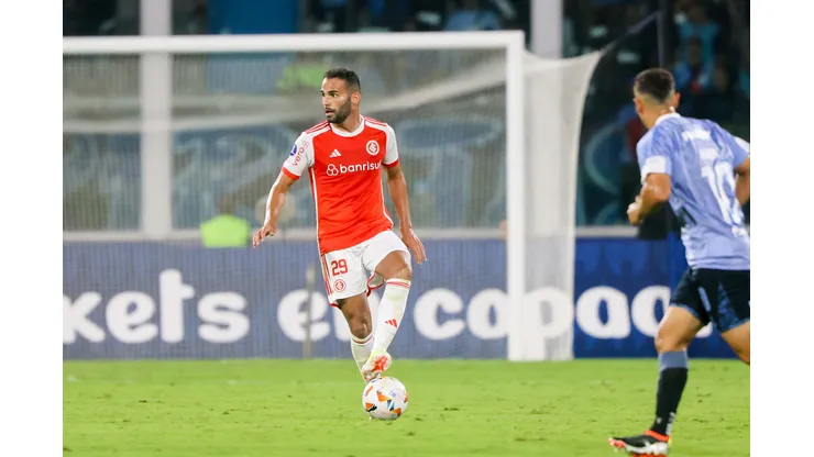 Thiago Maia foi titular e fez dupla com Bruno Gomes. Fotos: Ricardo Duarte