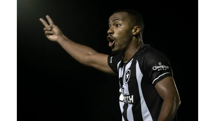 Marlon Freitas, alvo do Vasco, durante confronto contra o Nova Iguaçu no Campeonato Carioca de 2023.
