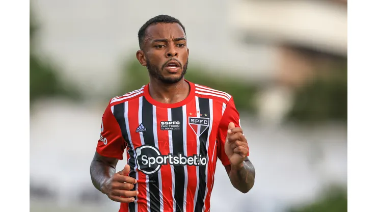 Welington jogador do Sao Paulo durante partida contra o Santo Andre no estadio Bruno Jose Daniel pelo campeonato Paulista 2023. Lateral perto de reforçar o Internacional. Foto: Marcello Zambrana/AGIF