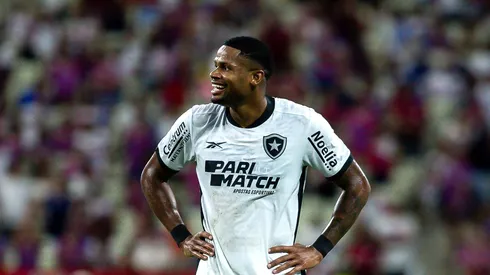 Júnior Santos deve ficar no Botafogo.