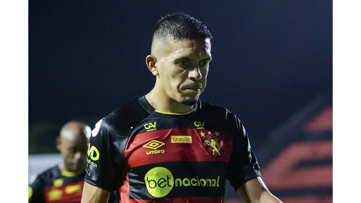 Igor Cariús durante confronto contra a Tombense na Série B de 2023.