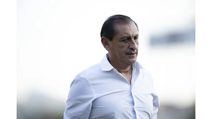 Ramón Díaz durante confronto contra o Criciúma no Campeonato Brasileiro de 2024.