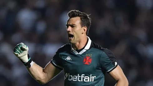 Léo Jardim comenta sobre Álvaro Pacheco.