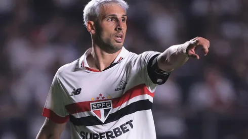 Calleri durante confronto contra o Cobresal na Libertadores 2024. Jogador pede companheiro na Seleção Brasileira.