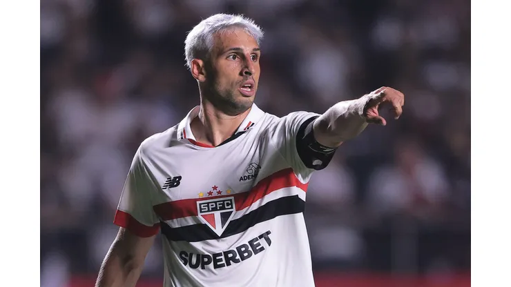Calleri durante confronto contra o Cobresal na Libertadores 2024. Jogador pede companheiro na Seleção Brasileira.