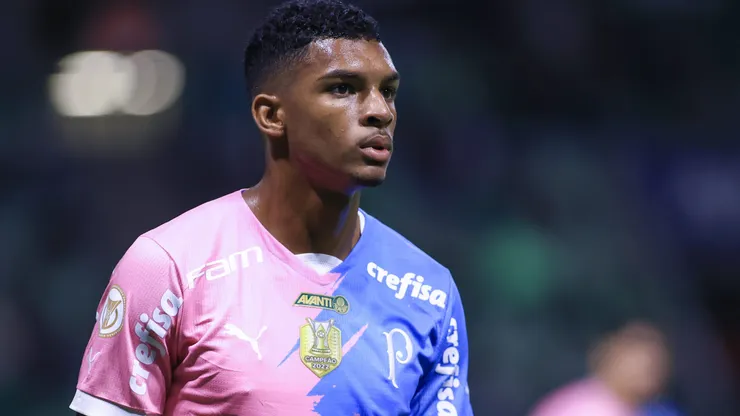 Luis Guilherme jogador do Palmeiras durante partida contra o Atletico-MG no estadio Arena Allianz Parque pelo campeonato Brasileiro A 2023. Meia pode deixar o clube.
