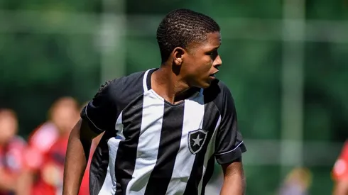 Yarlen fez sua primeira partida como titular do Botafogo – Foto: reprodução/Instagram