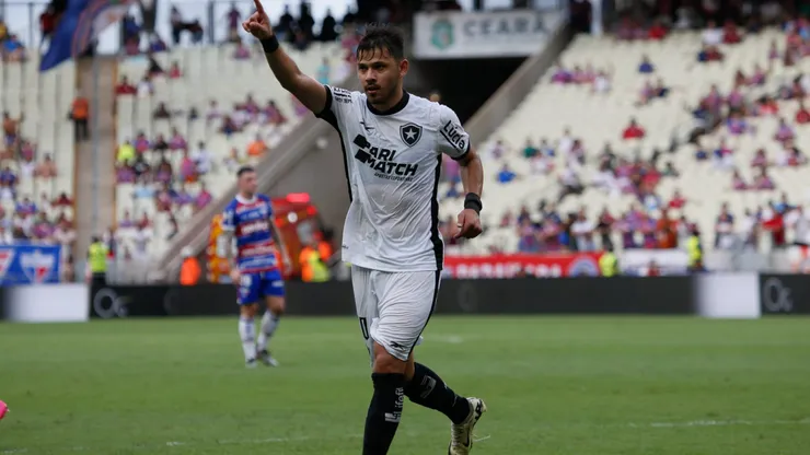 Romero vai encarar seu irmão gêmio pela primeira vez na carreira.