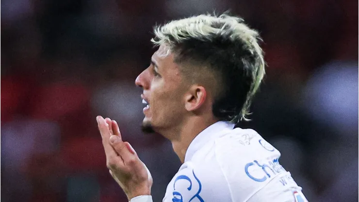 Biel jogador do Bahia lamenta chance perdida durante partida contra o Internacional no estádio Beira-Rio pelo campeonato BRASILEIRO A 2023.