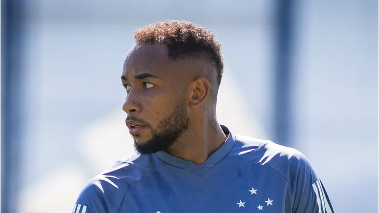 Rafa silva jogador do Cruzeiro durante treino no Centro de Treinamento CT Toca II.