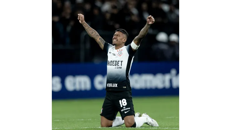 Paulinho se despede do Corinthians.