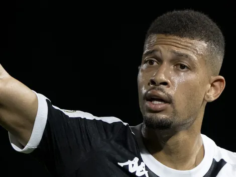 Álvaro Pacheco define que João Victor será zagueiro no Vasco
