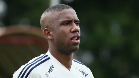 Toró durante treino do Sao Paulo no CT Barra Funda. Atacante pode fechar com o Furacão.