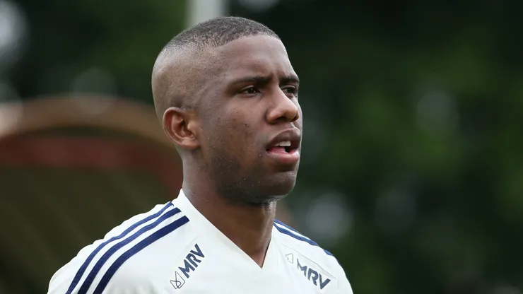 Toró durante treino do Sao Paulo no CT Barra Funda. Atacante pode fechar com o Furacão.