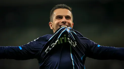 Marcelo Grohe ex-jogador do Gremio comemora gol durante partida no Mineirao.Goleiro não vai mais pintar no Peixe.