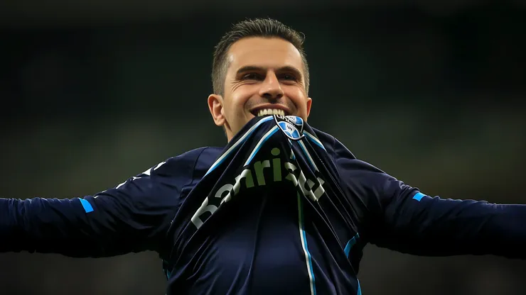 Marcelo Grohe ex-jogador do Gremio comemora gol durante partida no Mineirao.Goleiro não vai mais pintar no Peixe.