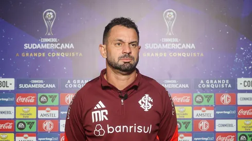 Magrão durante coletiva de imprensa. Foto Ricardo Duarte/Internacional