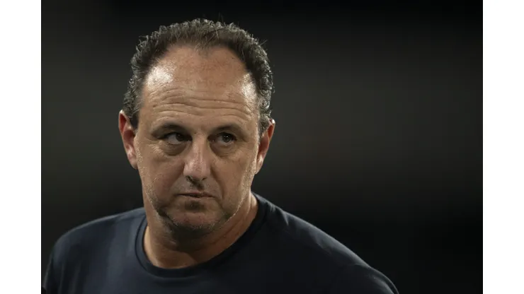Rogério Ceni durante confronto contra o Botafogo no Campeonato Brasileiro 2024.