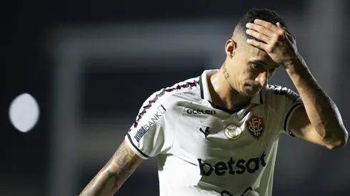 Camutanga vinha sendo titular na defesa do Vitória – Foto: Jorge Rodrigues/AGIF